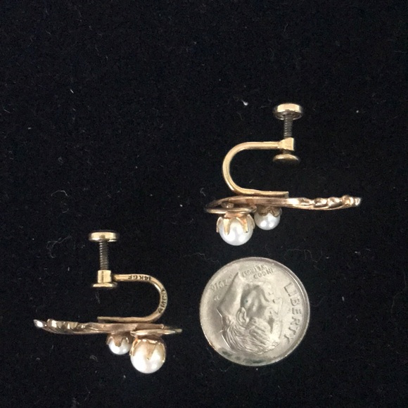 Vintage Amco 14KGF Screw Back Pearl Earrings - Picture 9 of 9